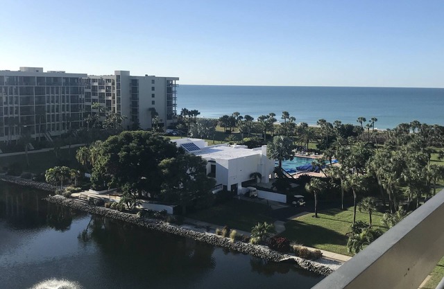 Beachplace 4-604 Luxurious 2 BR/2 BA Penthouse Condo.