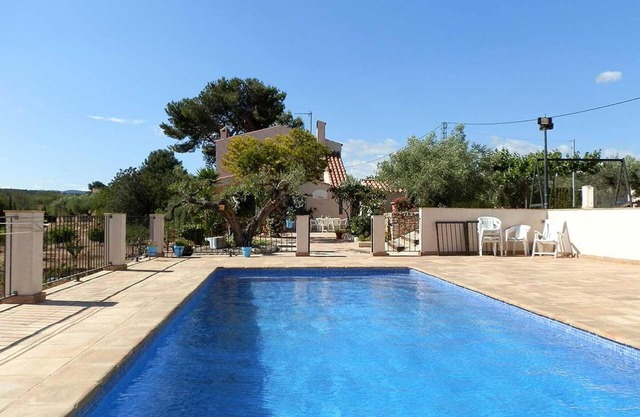 Beachside Haven: Private Pool, Pet-Friendly, Free WiFi, A/C Optional, Near Dog Beach