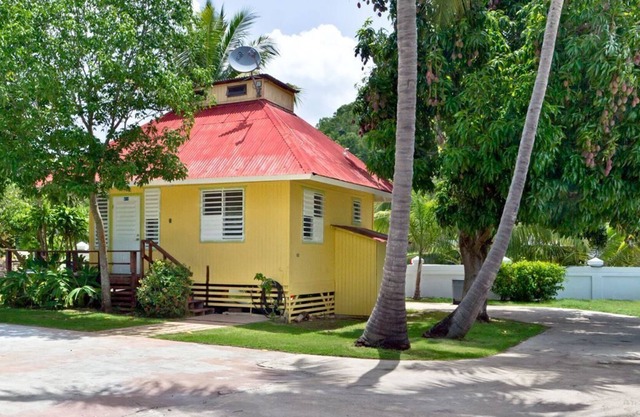 Beachside Lovely Cottage On Over 4 Acres Of Marine Reserve Land