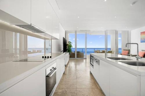 Beachside Luxury Penthouse with Breathtaking Views and Private Rooftop Terrace