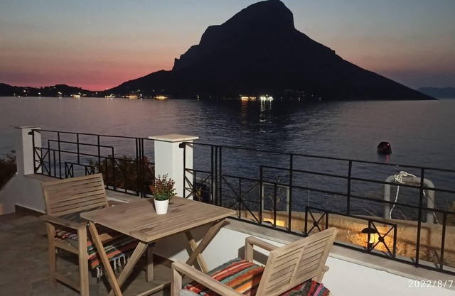 Beachside Retreat - Sleeps 4, Terrace & Views