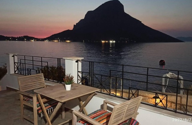 Beachside Retreat - Sleeps 4, Terrace & Views
