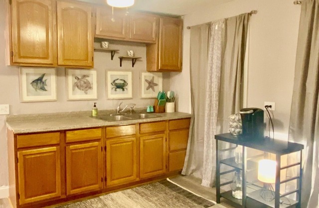 Beachy First Level Apartment Close to Misquamicut and Casinos