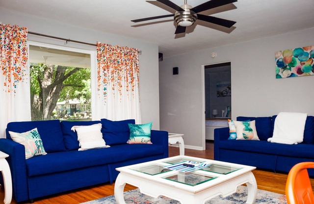 Beachy Vibes Sleeps 10 Near White Water Rapids