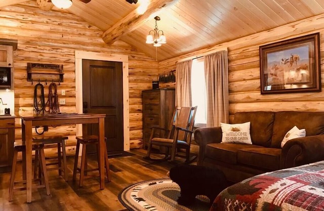 Bear Cabin at Cross WM Ranch - AC/Laundry included