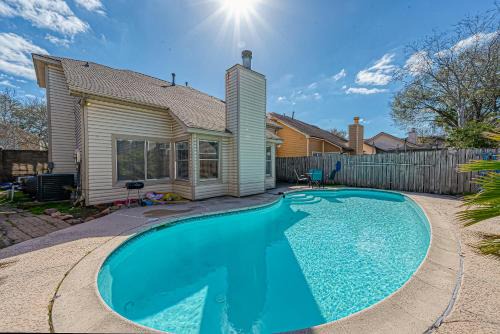 Beat The Heat In Katy Tx - Arcade Room & Pool