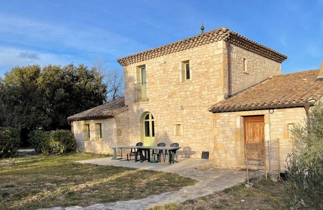 Beautiful southern house with exceptional swimming pool 18 km north of Montpellier