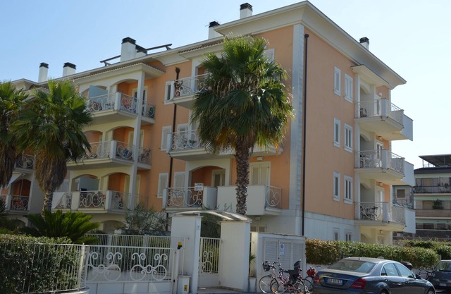 Beautiful apartment with garden 20 meters from the sea