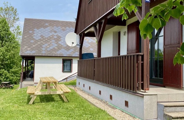 Beautiful private villa for 6 guests with pool, WIFI, TV, terrace, pets allowed and parking