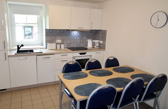 Beautiful private villa for 6 guests with WIFI, pool, TV, terrace and parking