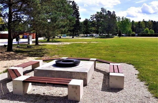 Beautiful apartment in villa for 4 guests with WIFI, A/C, TV, patio, pets allowed and parking