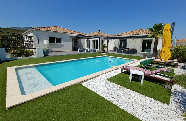 BEAUTIFUL VILLA 200 M2 BETWEEN SEA AND RIVERS FOR 8 PEOPLE