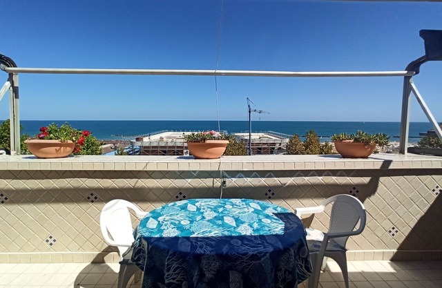 Beautiful apartment facing the sea