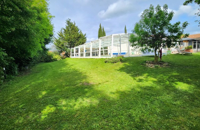Beautiful 150 m² house with swimming pool, petanque area and large garden