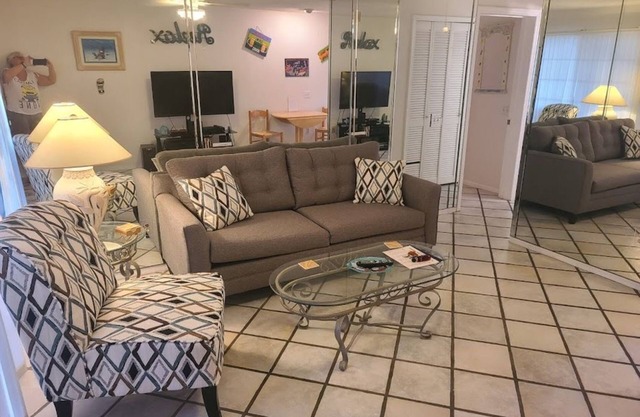 Beautiful 1br/1bath condo located in Paradise Lakes Clothing Optional Resort
