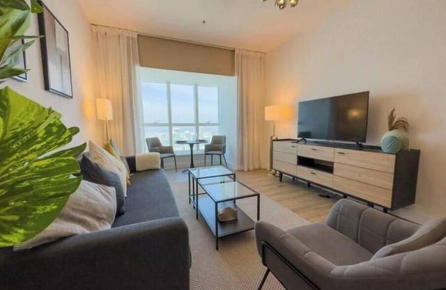 Beautiful 1BR Apartment with Full Seaview