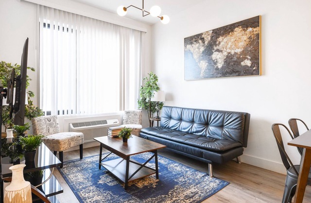 Beautiful 1BR Next to EWR 7590