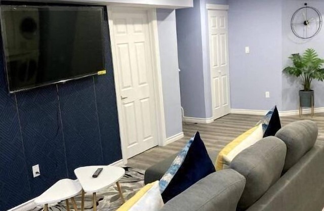 Beautiful 2 bedroom suite close to attractions
