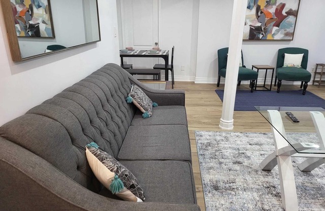 Beautiful 2 Bedroom lower Suite