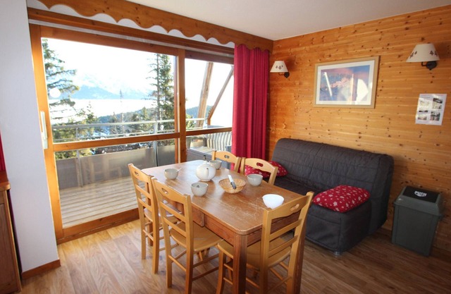 Beautiful 2-Bedroom Apartment with Terrace in Chamrousse 1700, Near Ski Slopes and Shops