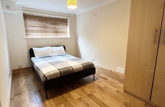 Beautiful 2 bedroom garden flat w/free parking