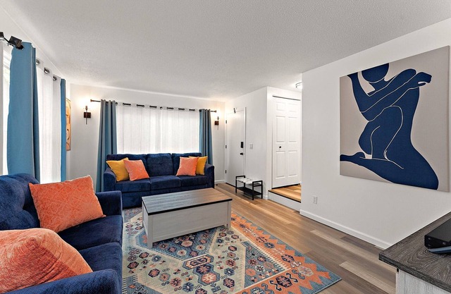 Beautiful 2 bedroom duplex near Downtown Saint Paul