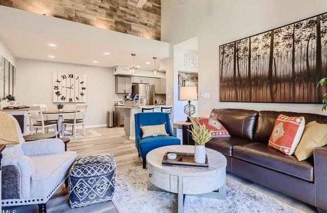 Beautiful 2 Br. Apartment (218149) by Houzlet