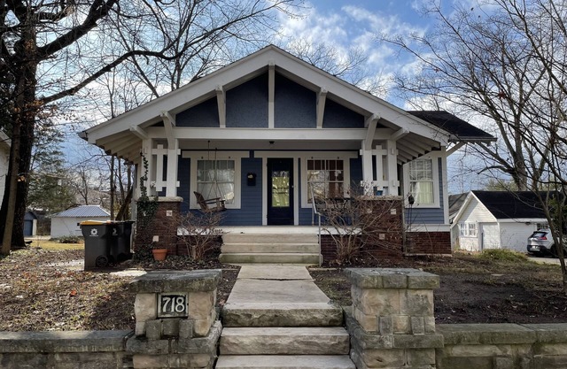 Beautiful 2 BR Bungalow - 3 Blocks to Campus, Kirkwood & Amenities