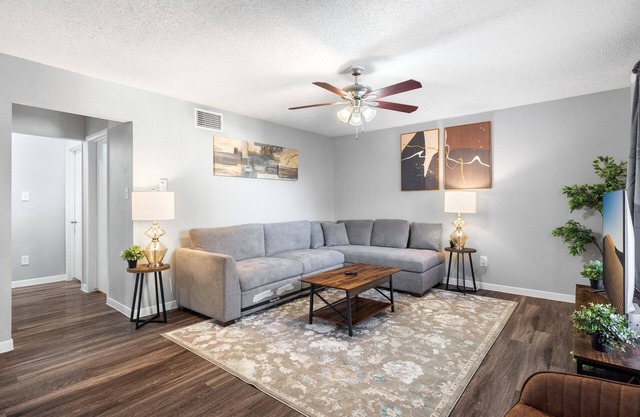 Beautiful 2BR 5 Mins to UT 9766