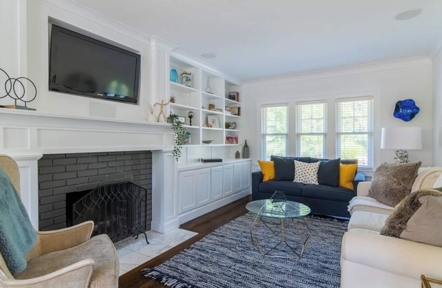 Beautiful 3 Bdrm Home Near Plaza | 19