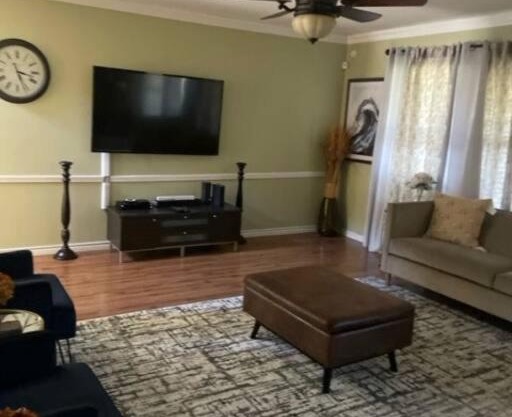 Beautiful 3 bed/2 1/2 Bath Home Centrally Located