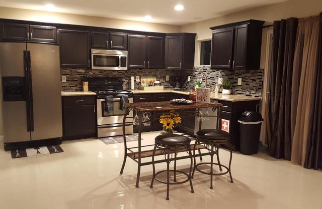 Beautiful 3 bed/2 Bath Cozy Get Away Home