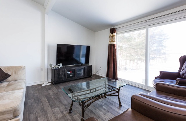 Beautiful 3 bedroom cottage located in Mono
