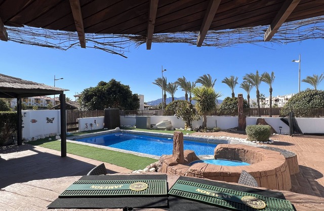 Beautiful 3 Bedroom Detached Villa with Private Pool & Jacuzzi, Wifi, TV, BBQ,