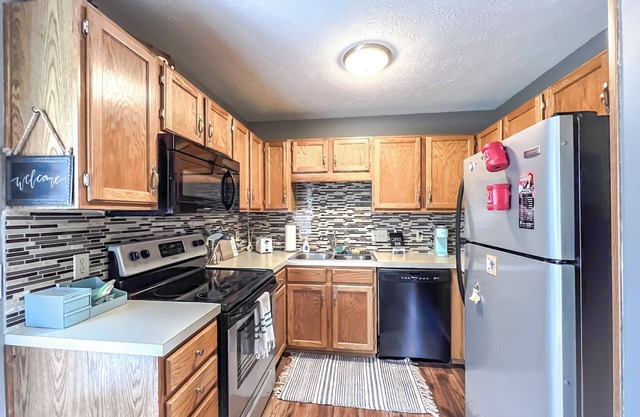 Beautiful 3 Bedroom Home with Hot Tub and Game Room