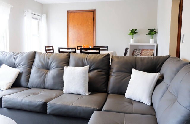 Beautiful 3-bedroom space with lofted views near OSU Campus & old Crew Stadium!