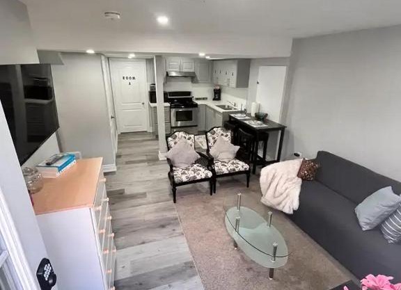 Beautiful 3 bedrooms/ Full bathrooms Entire Place