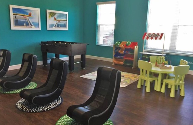 Beautiful 3 bedrooms townhome, bright living room, HD TV