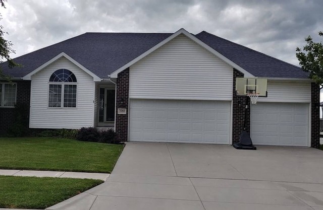 Beautiful 3 BR home with easy access to I-80 and 10 minutes to downtown.