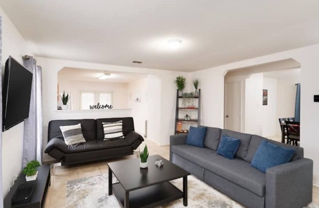 Beautiful 3BR Near Medical Center - Pet Friendly!