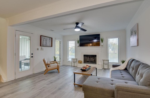 Beautiful 3BR Townhouse Close to Downtown Augusta