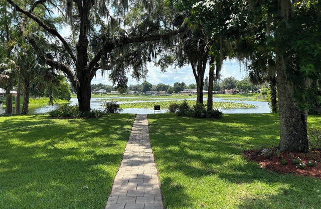 Beautiful 4/2, 3000sf home on magnificent 430 A freshwater lake, family friendly