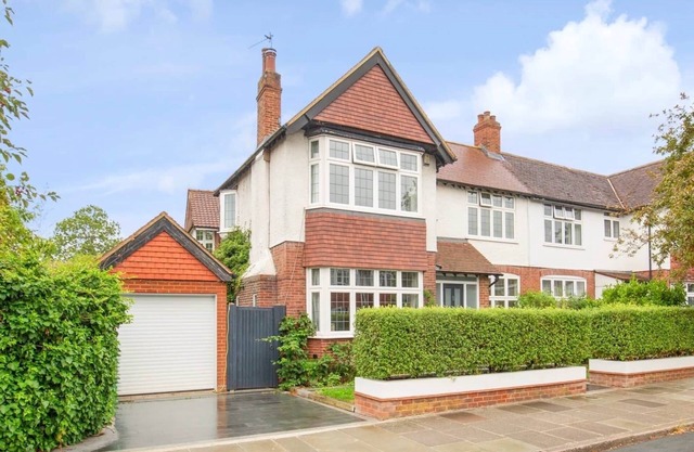 Beautiful 4 Bed. Central Teddington