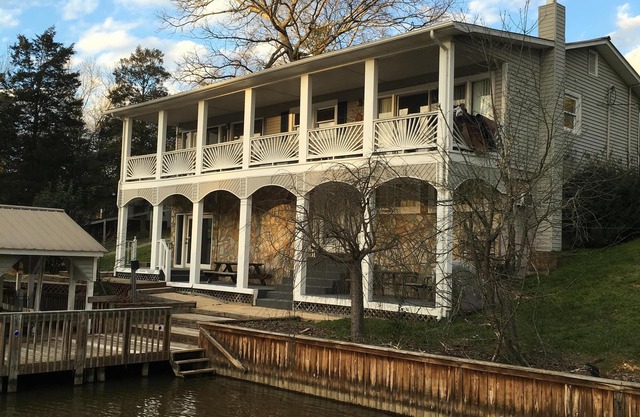 Beautiful 4 Bedroom, 3 Bath Lakefront House On Badin Lake North Carolina