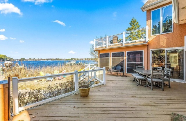 Beautiful 4 Bedroom Home on the water in Berlin!