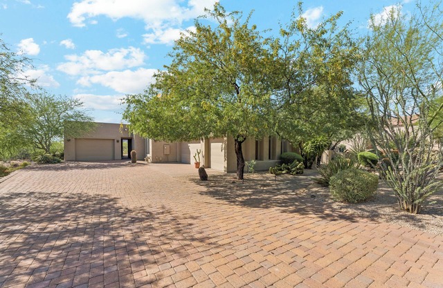 Beautiful 4-bedroom house in North Scottsdale with a Pool, Spa, AC. Book now