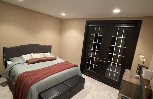 Beautiful 4 bedroom townhome condo w/fireplace