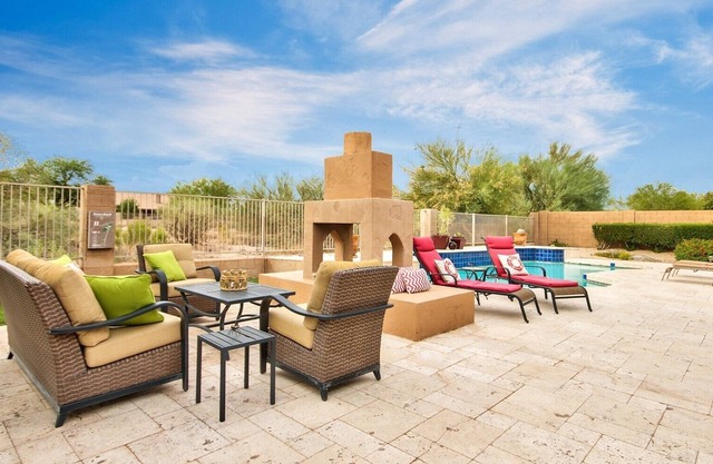 Beautiful 4 BR Home in Private Community w/HEATED pool! Relaxation Paradise!
