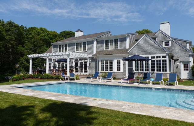 Beautiful 5 Star Home. Sleeps 13. Heated pool, bike to beach & quaint village