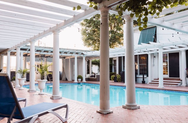 Beautiful 6-bed home with pool and 2 hot tubs